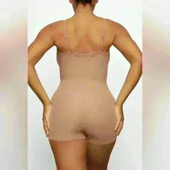 Skims fits everybody lace onesie - Picture 2 of 3